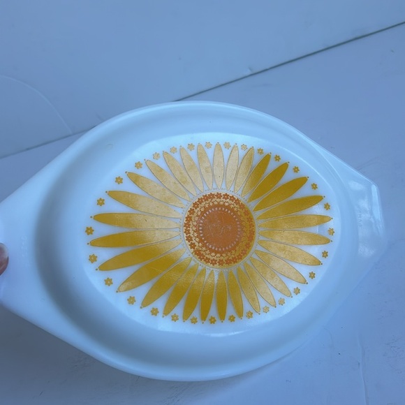 Vintage Pyrex promotional oval daisy design orange casserole w opal lid 1.5 qt - Picture 9 of 14